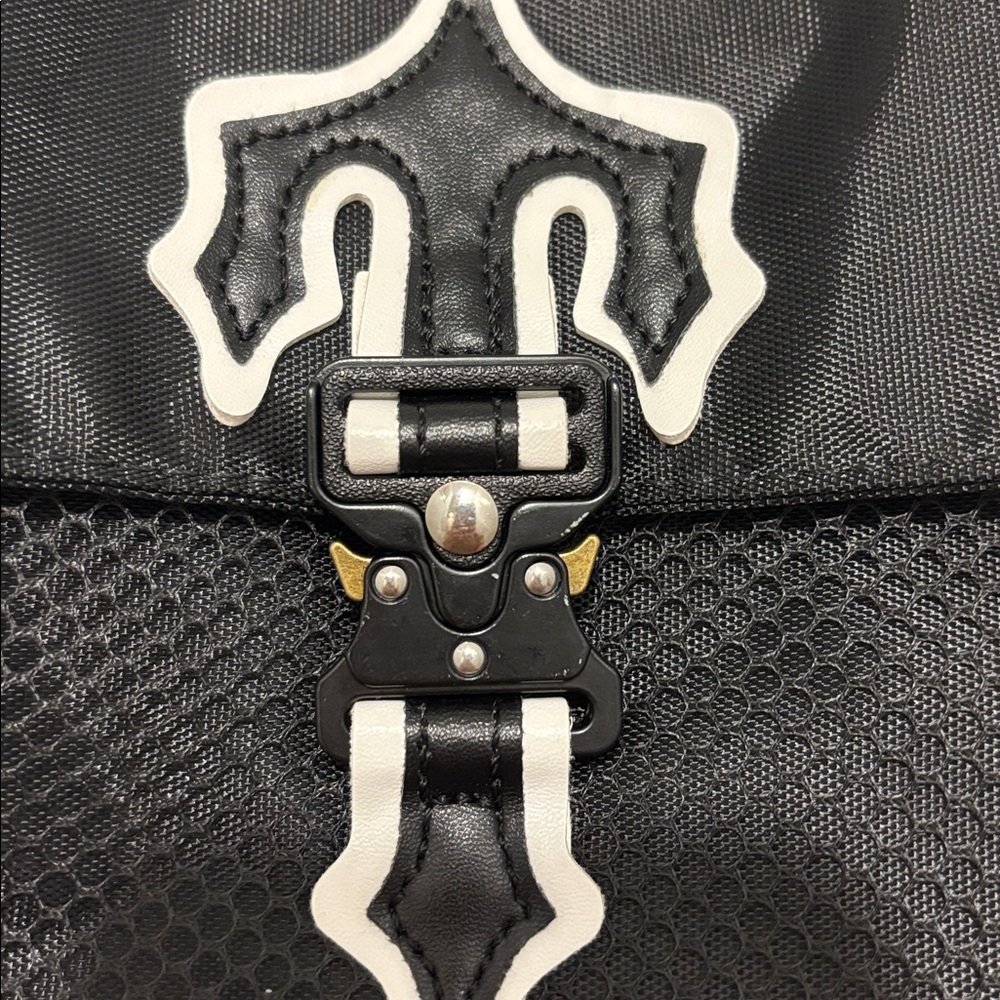 Trapstar Irongate T Crossbody Bag - Picture 3 of 9